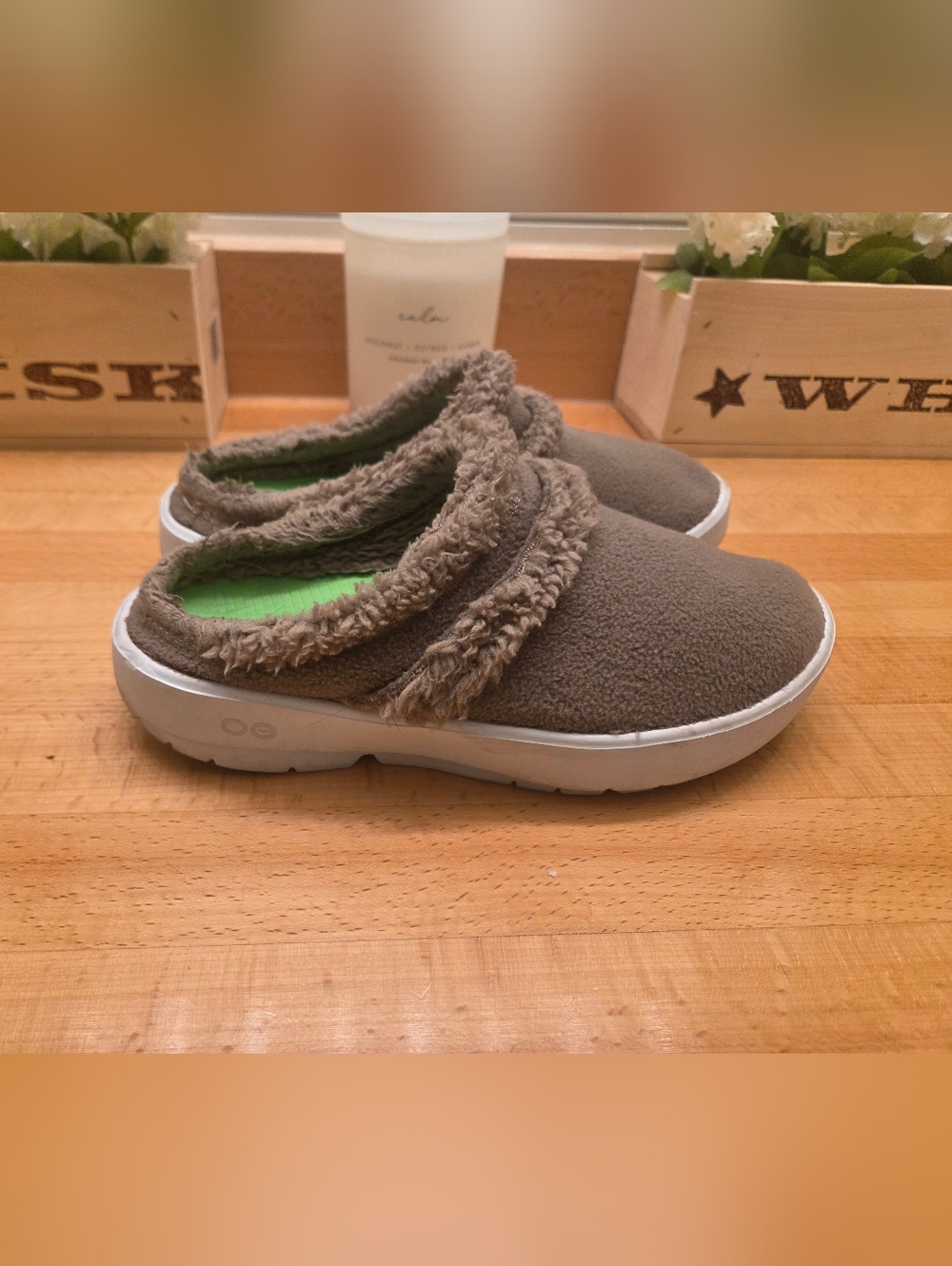 OOFOS Women's OOcoozie Mules Comfort Recovery Shoes Brown Fleece Size 8